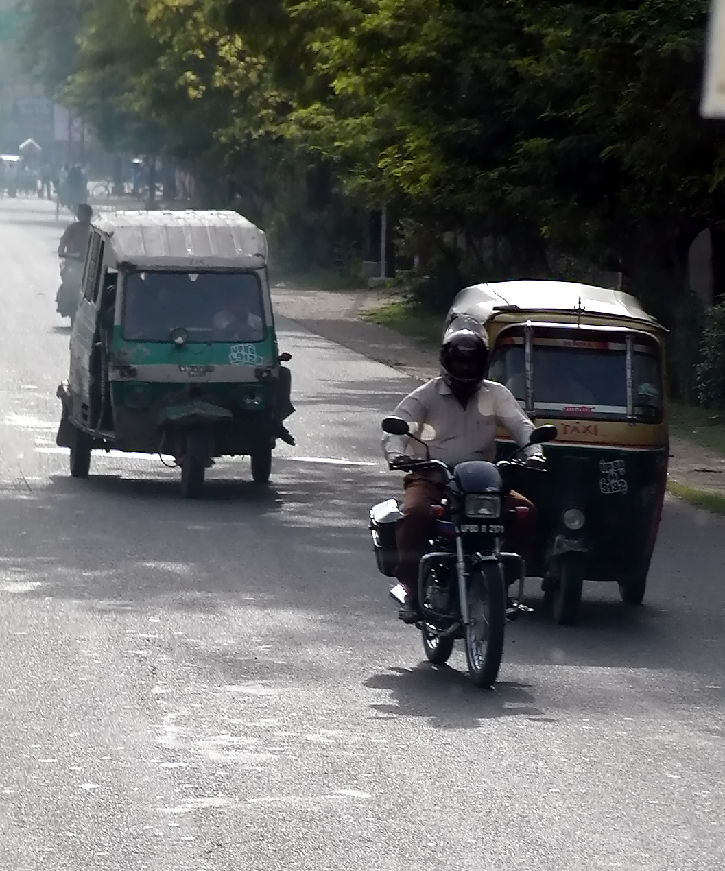 10-Jun-2001 16:48 - Agra  - Autorickshaws