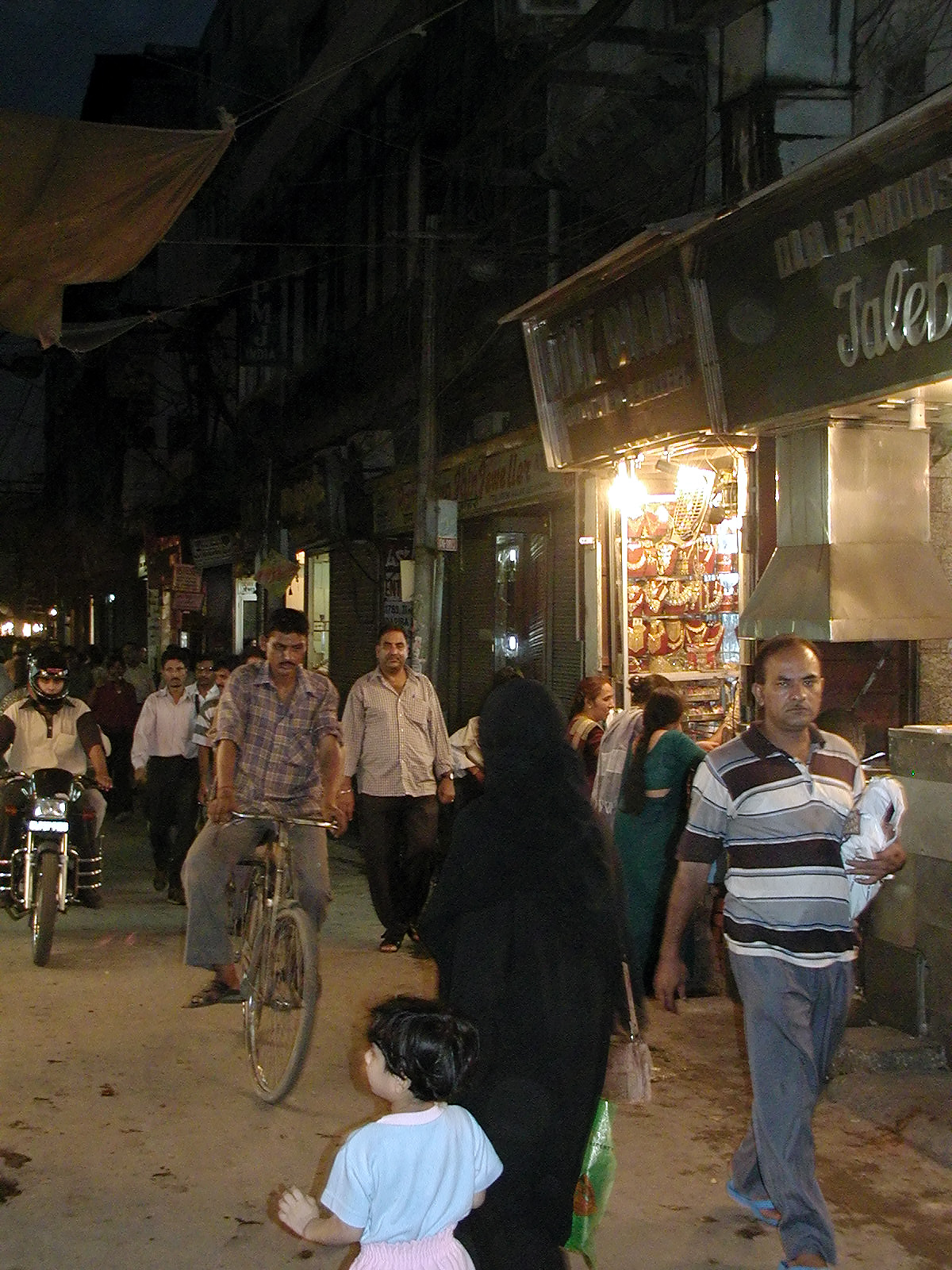 12-Jun-2001 19:42 - Old Delhi - Busy street scene