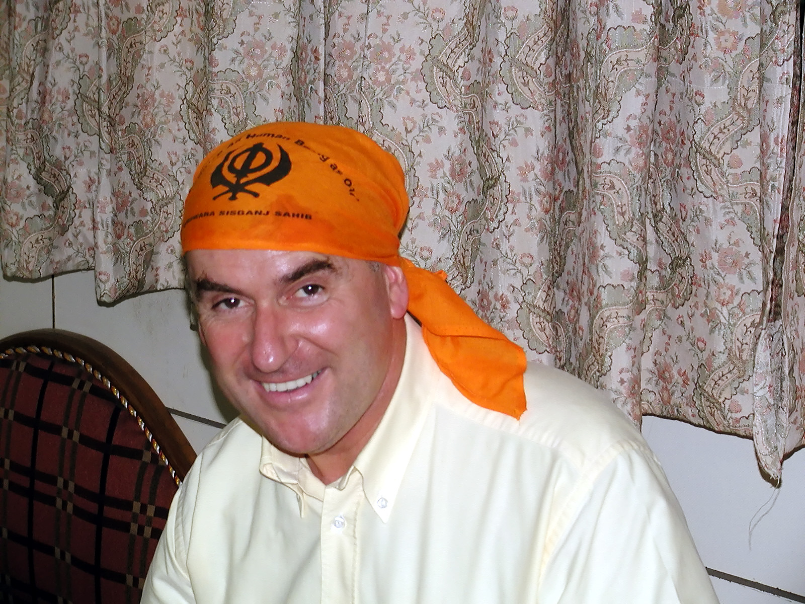 12-Jun-2001 19:47 - Old Delhi - Chris Parnell at the Sikh Temple