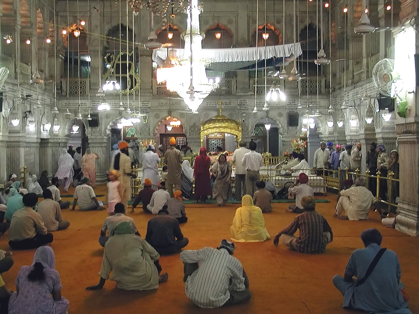 12-Jun-2001 19:52 - Old Delhi - Inside the Sikh Temple
