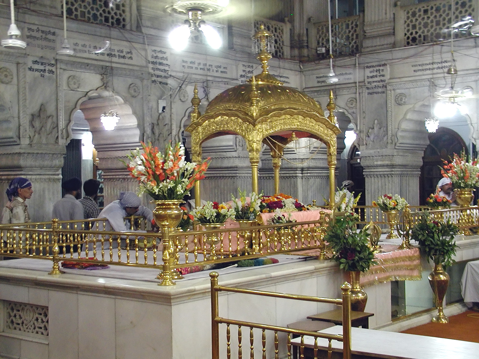 12-Jun-2001 19:54 - Old Delhi - Inside the Sikh Temple