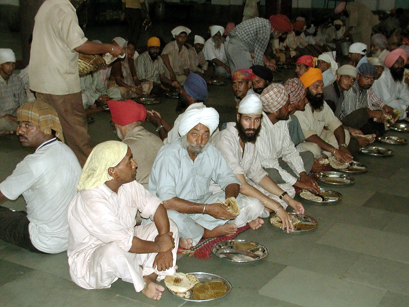 12-Jun-2001 19:32 - Old Delhi - Inside the Sikh Temple