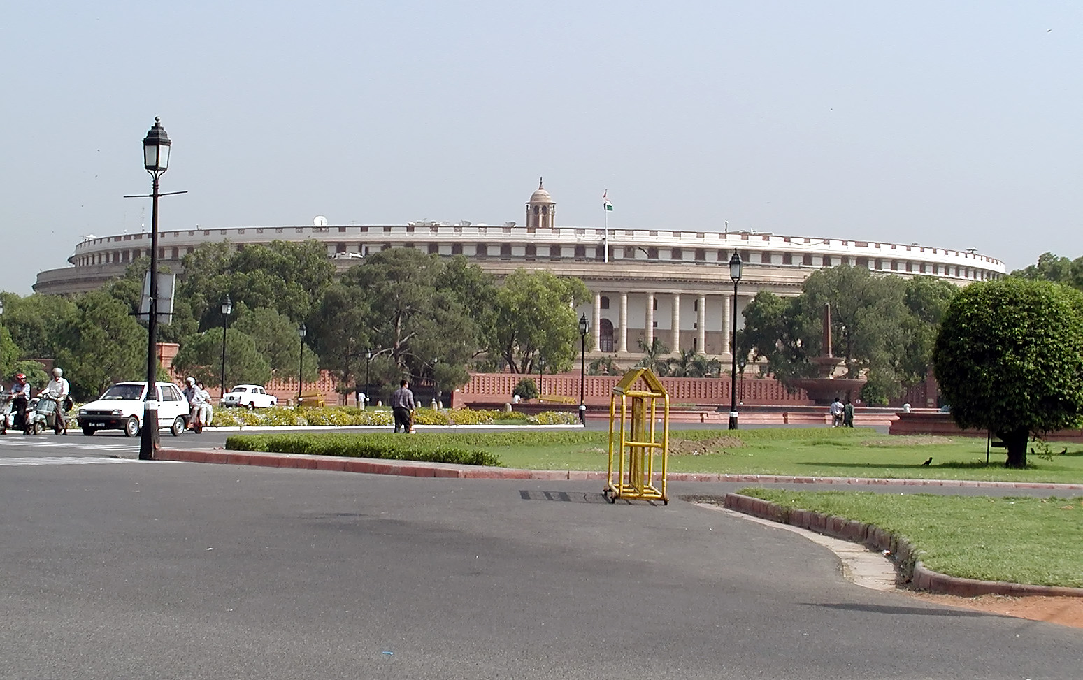 13-Jun-2001 09:12 - New Delhi - Government House - Taken during a short tour by moto-rickshaw 