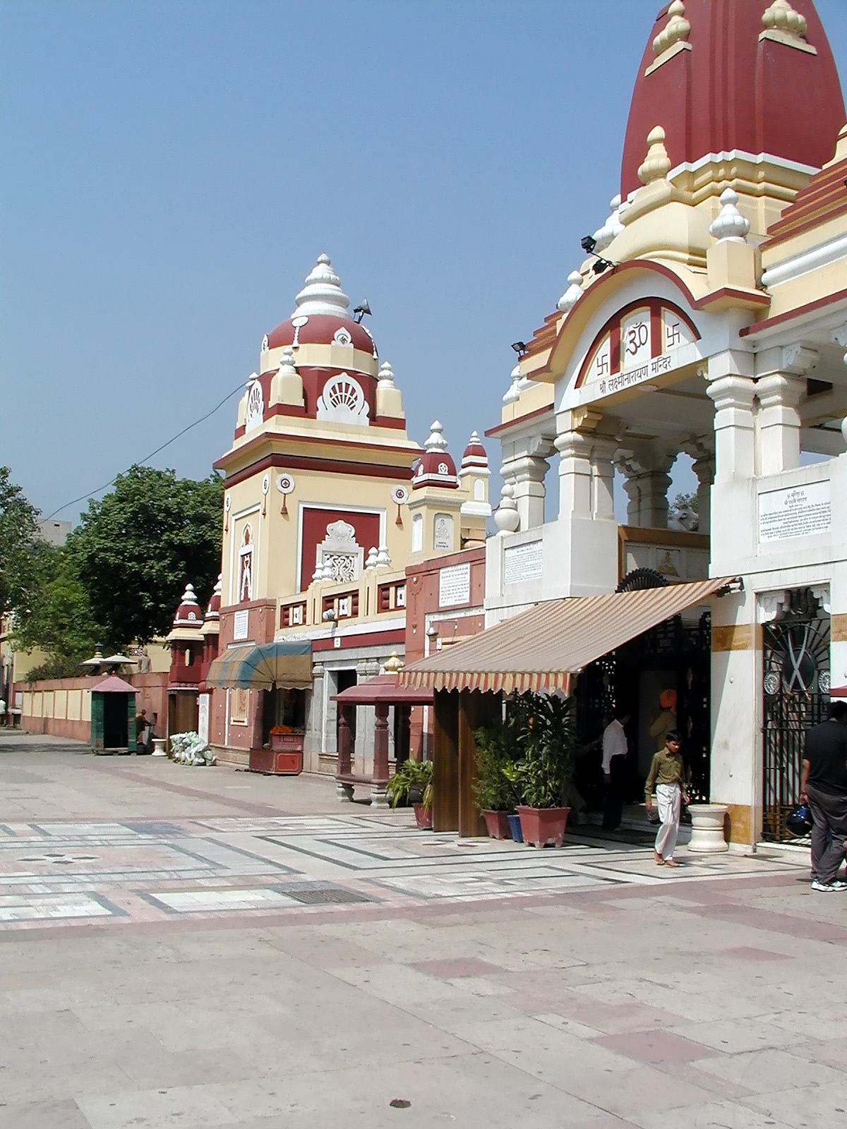 13-Jun-2001 09:47 - New Delhi - Shri Lakshmi Narain Temple (Hindu) 