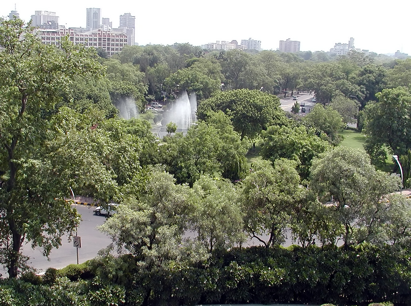 13-Jun-2001 10:20 - New Delhi - Fountains in the middle of the roadabout in front of the hotel