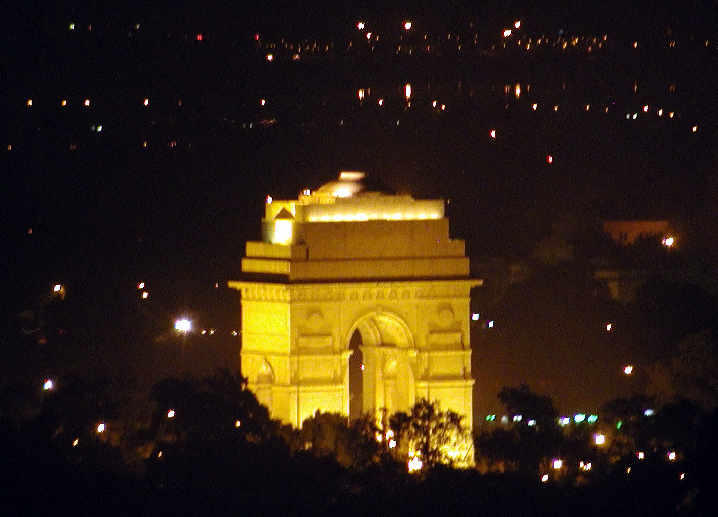 13-Jun-2001 20:13 - New Delhi - The India Gate illuminated