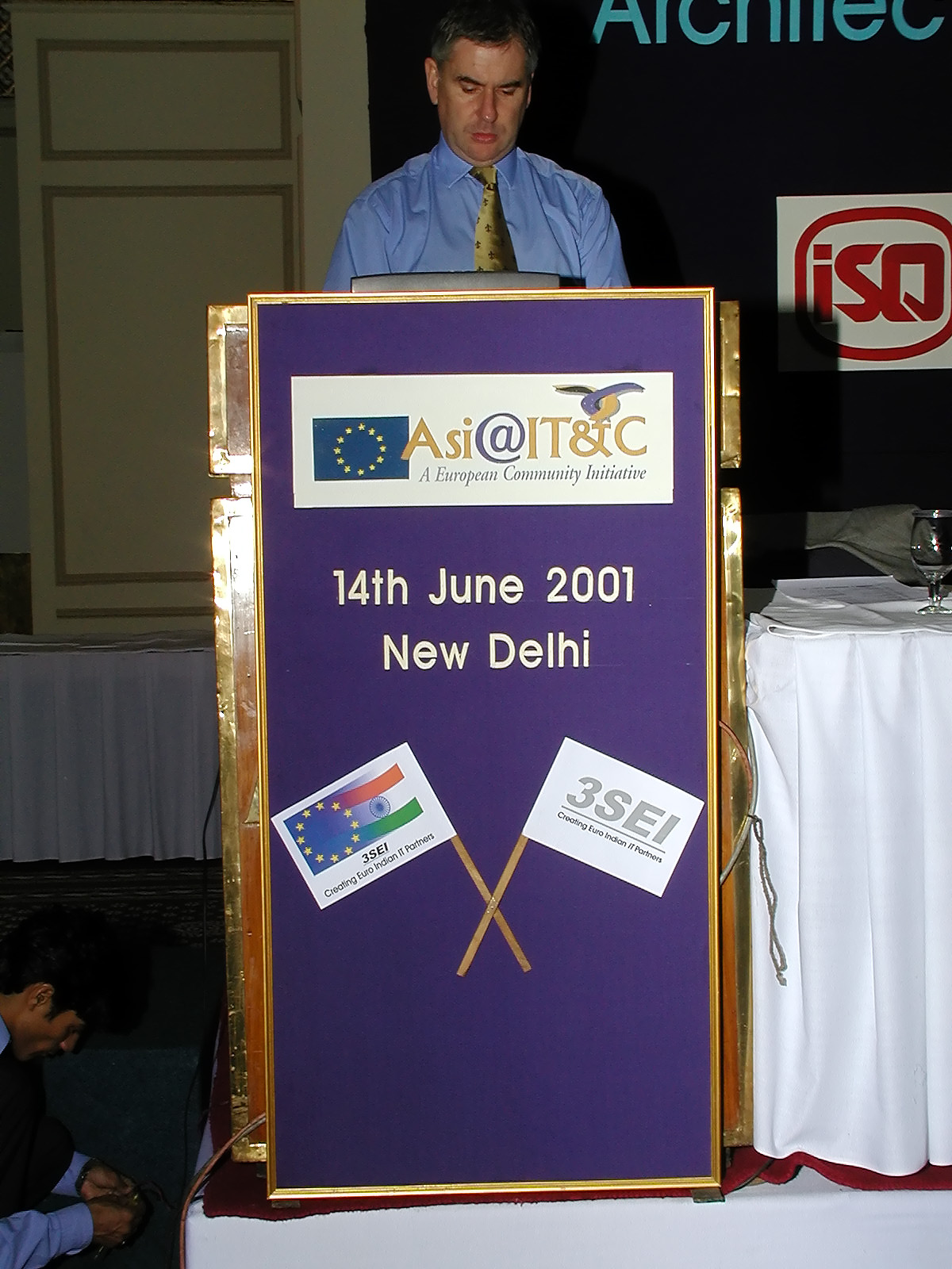 14-Jun-2001 09:00 - New Delhi - Chris Parnell setting up