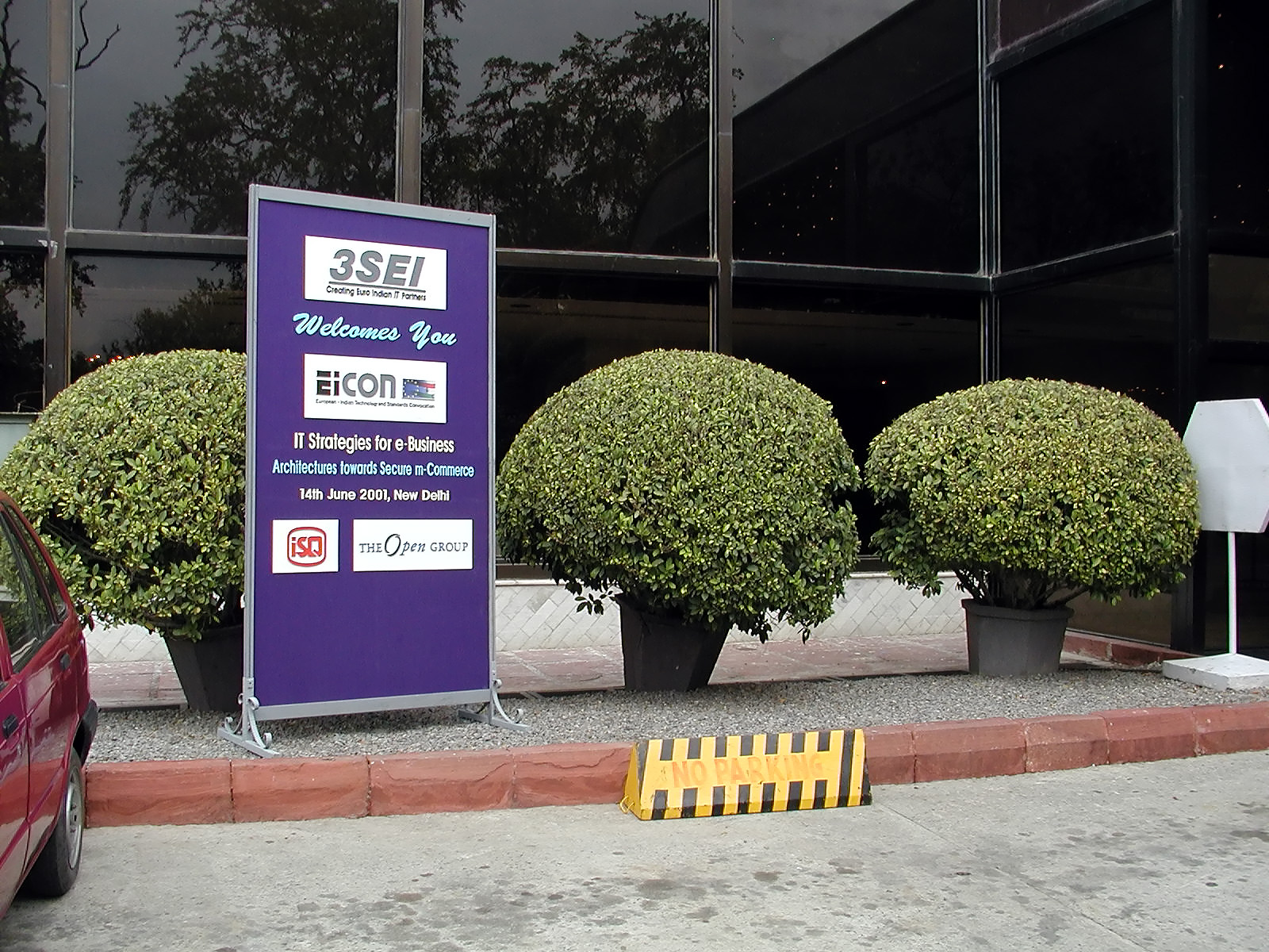 14-Jun-2001 09:05 - New Delhi - Sign outside the main entrance to the hotel