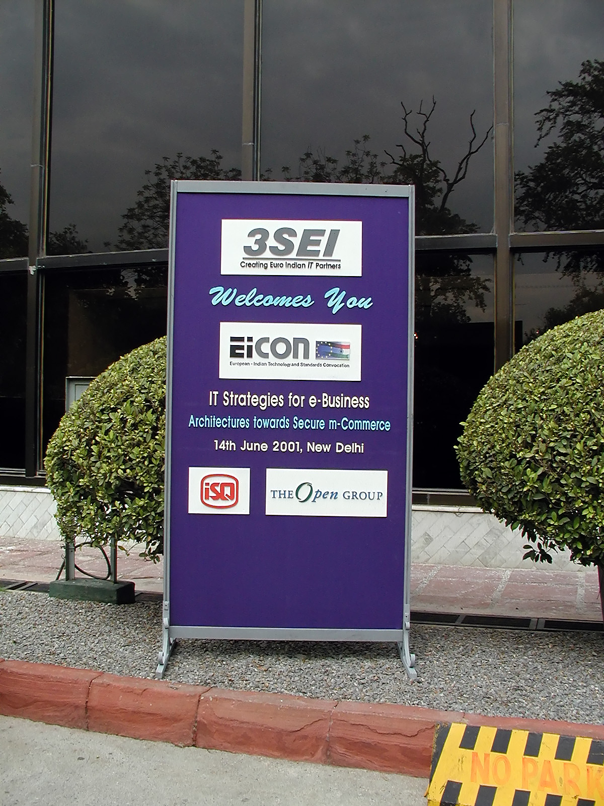 14-Jun-2001 09:05 - New Delhi - Sign outside the main entrance to the hotel