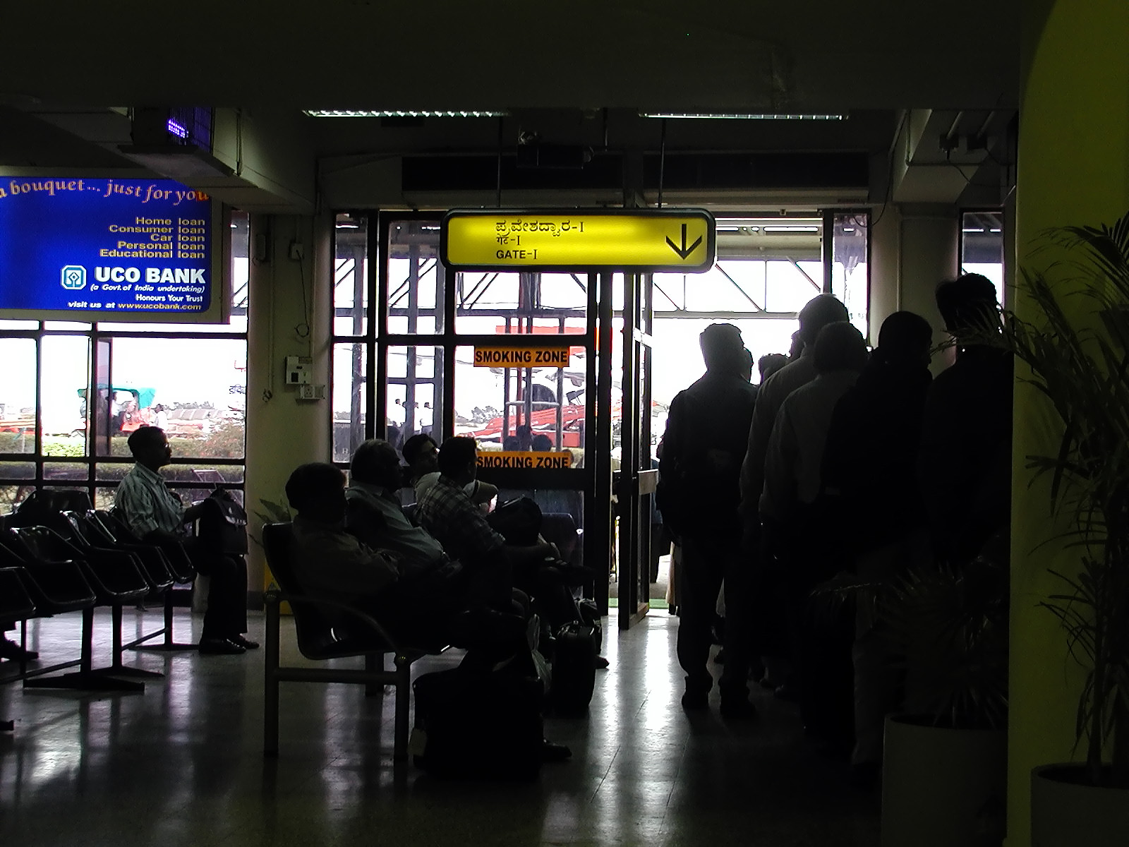 14-Jun-2001 16:33 - Bangalore - Queuing at the gate