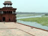 10-Jun-2001 12:42 - Agra - The Taj Mahal - Detail of mosque and the Yamuna River