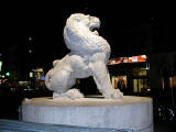 21-Oct-2001 22:16 - Amsterdam - Illuminated lion in Dam Square