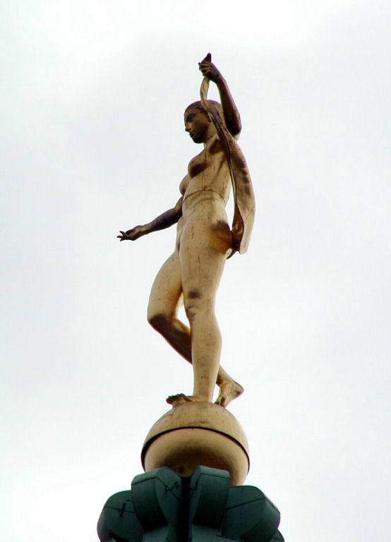 Schloss Charlottenburg - Fortuna - Statue on the roof