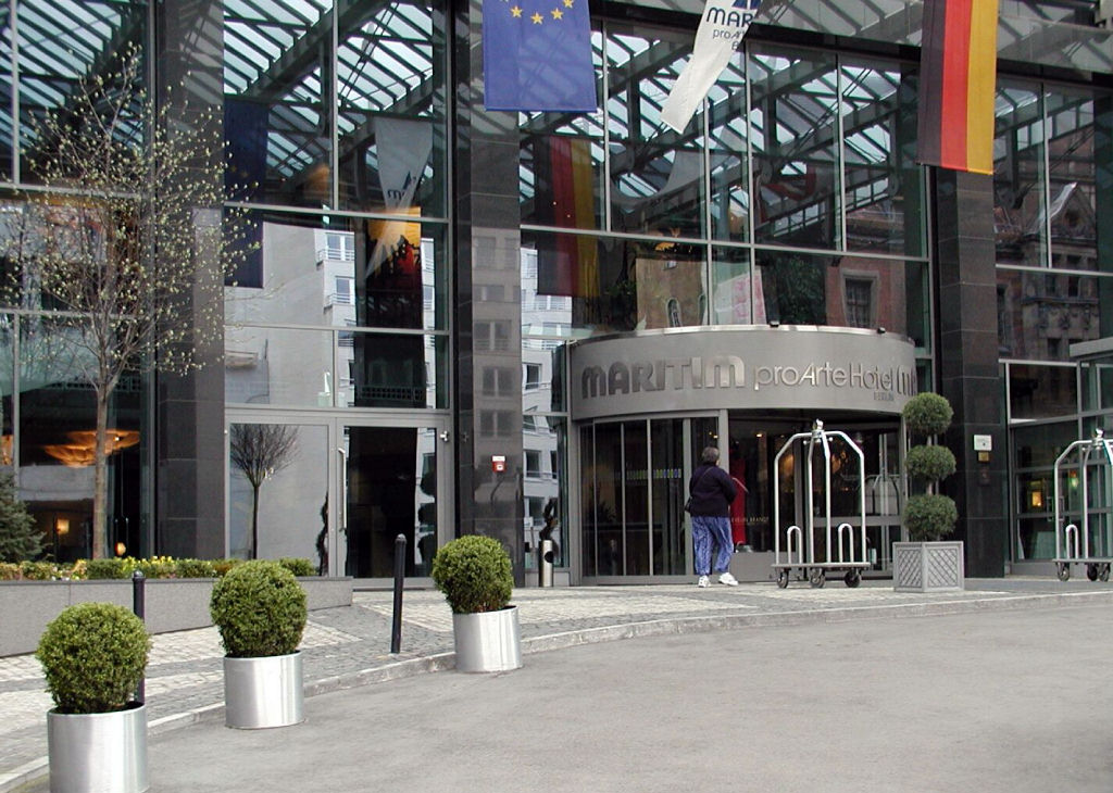 Entrance to the Hotel Maritim pro Arte