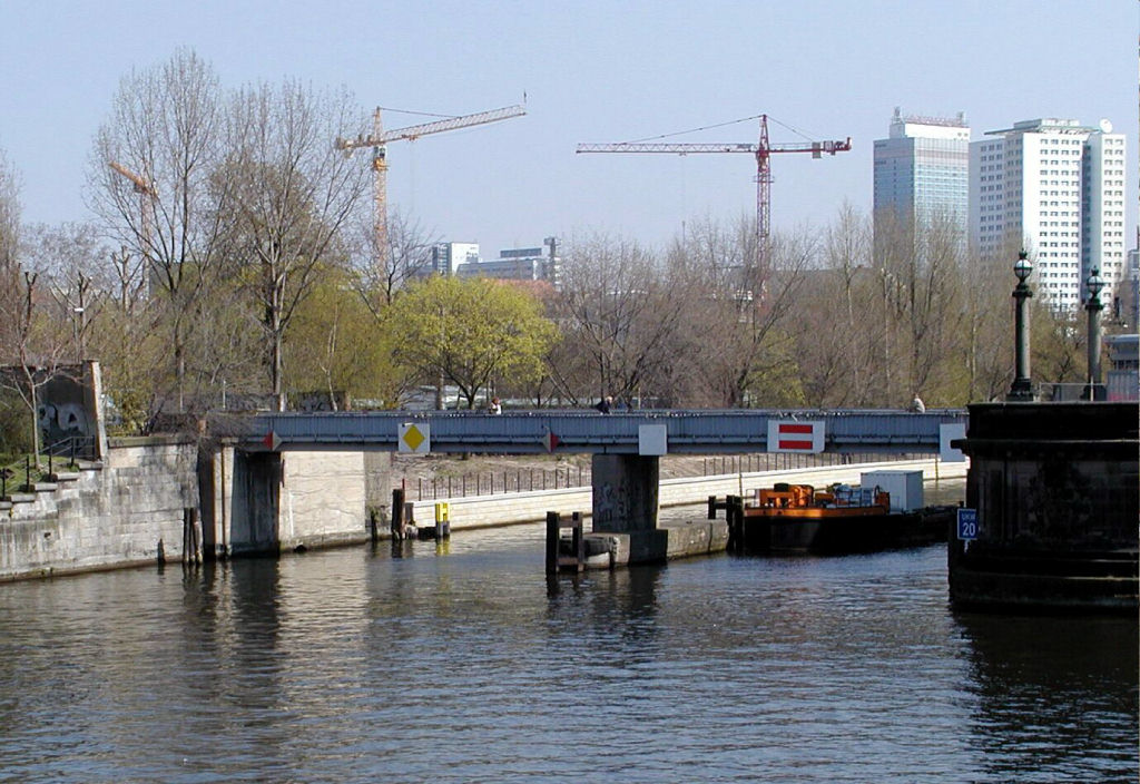 Bridge over the Spree at the tip of Museum Island