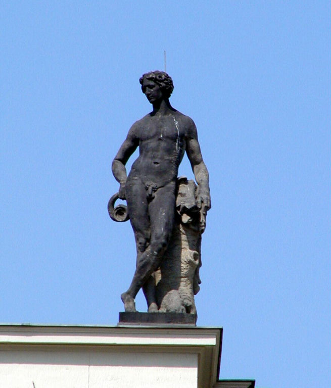 Humboldt Universitaet - Statue on roofline