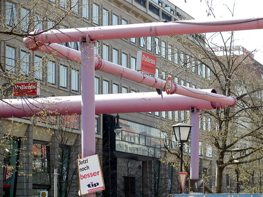 Unter den Linden - The pink pipes