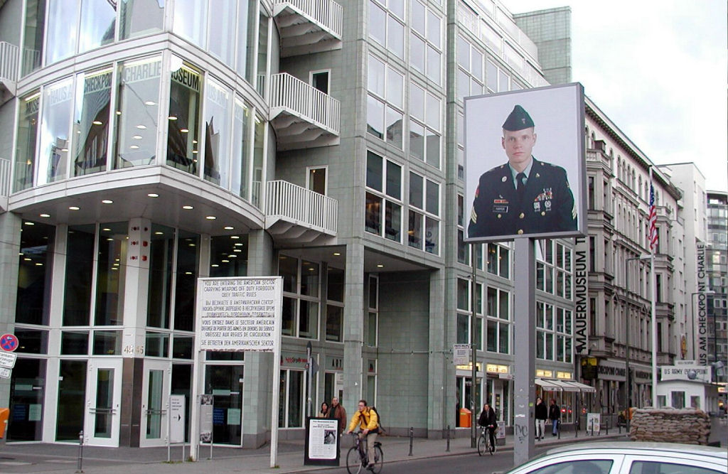 Checkpoint Charlie - American Soldier