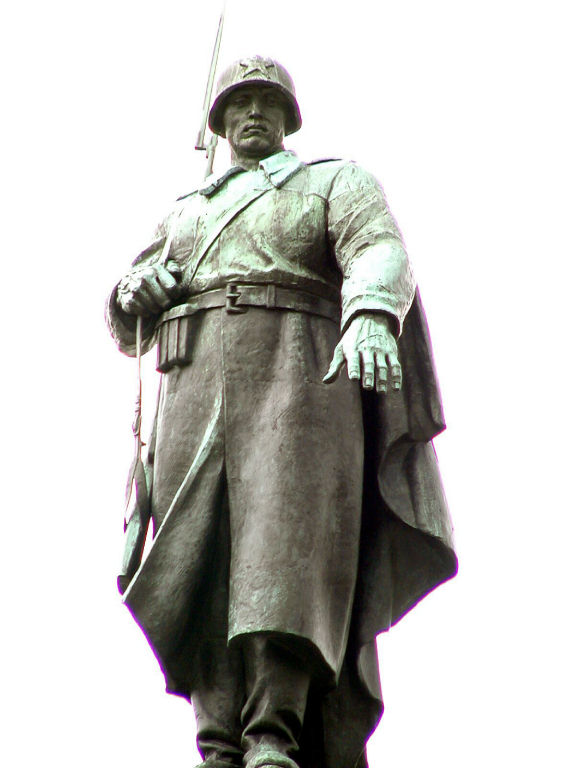 Sowjetisches Ehrenmal - Soldier