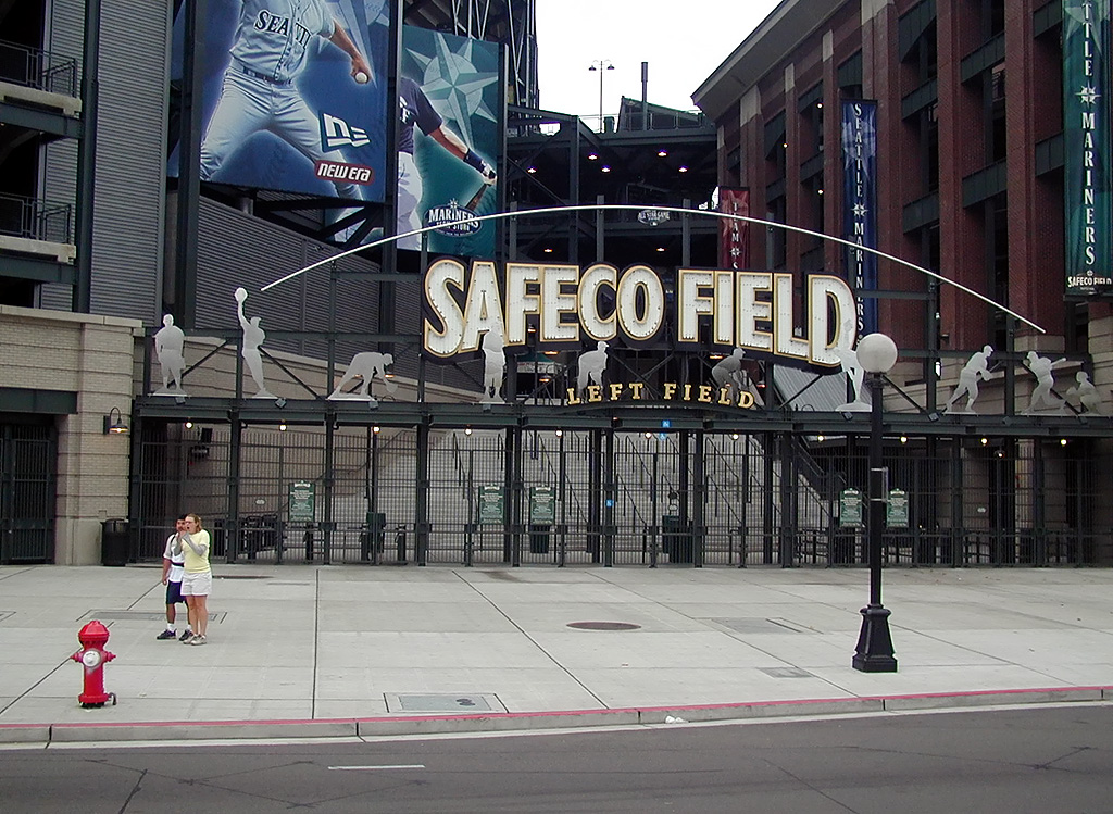 28-Jul-2000
Seattle
Entrance to Safeco Field Baseball stadium 
The first part of the combination Land and Watre tour was a bus tour of the city of Seattle. Safeco Field, the new home of the Seattle baseball team is reputed to be the most expensive stadium in the universe.
