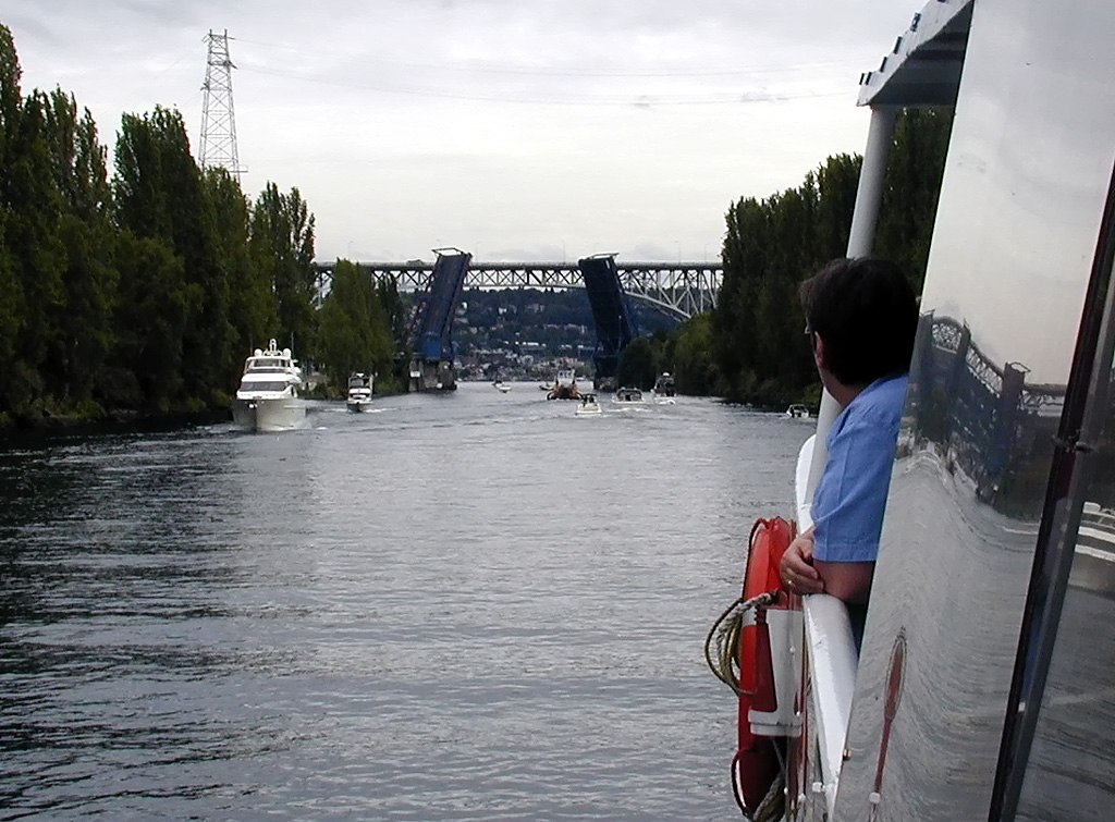 28-Jul-2000
Seattle - Lake Washington Ship Canal
Looking along the canal towards the Fremont Bridge
