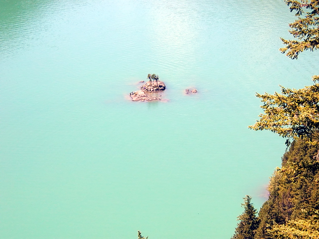 29-Jul-2000
Lake Diablo, WA
Small island in Lake Diablo