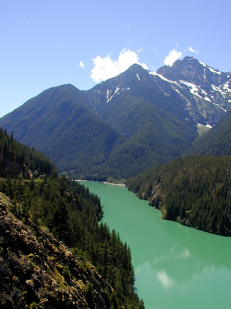 29-Jul-2000
Lake Diablo, WA
Lake Diablo with snow covered mountains in the background