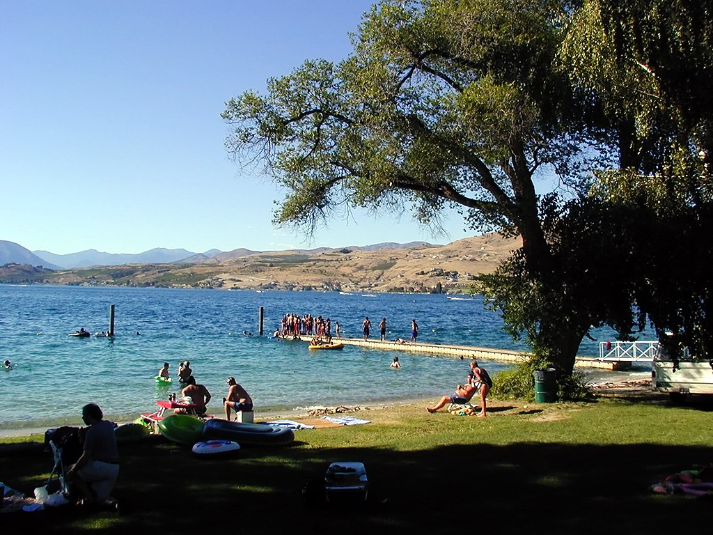 29-Jul-2000
Lake Chelan, WA
Lakeside Park
This was between our hotel and the lake.