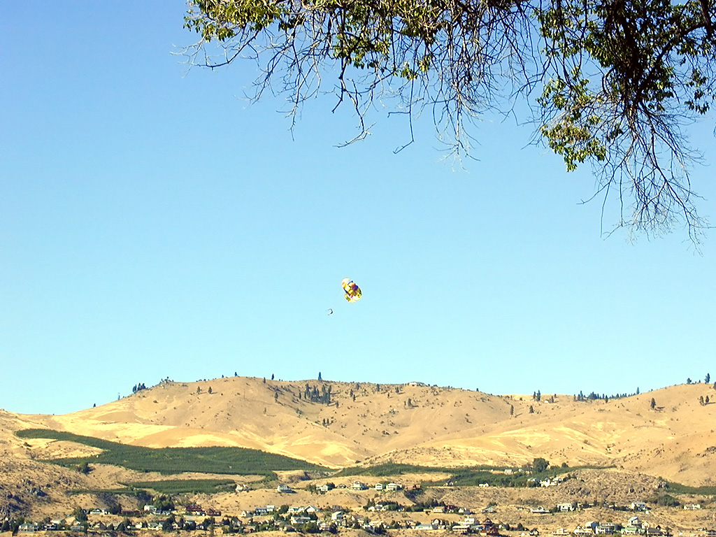 29-Jul-2000
Lake Chelan, WA
Lakeside Park - Parascending
