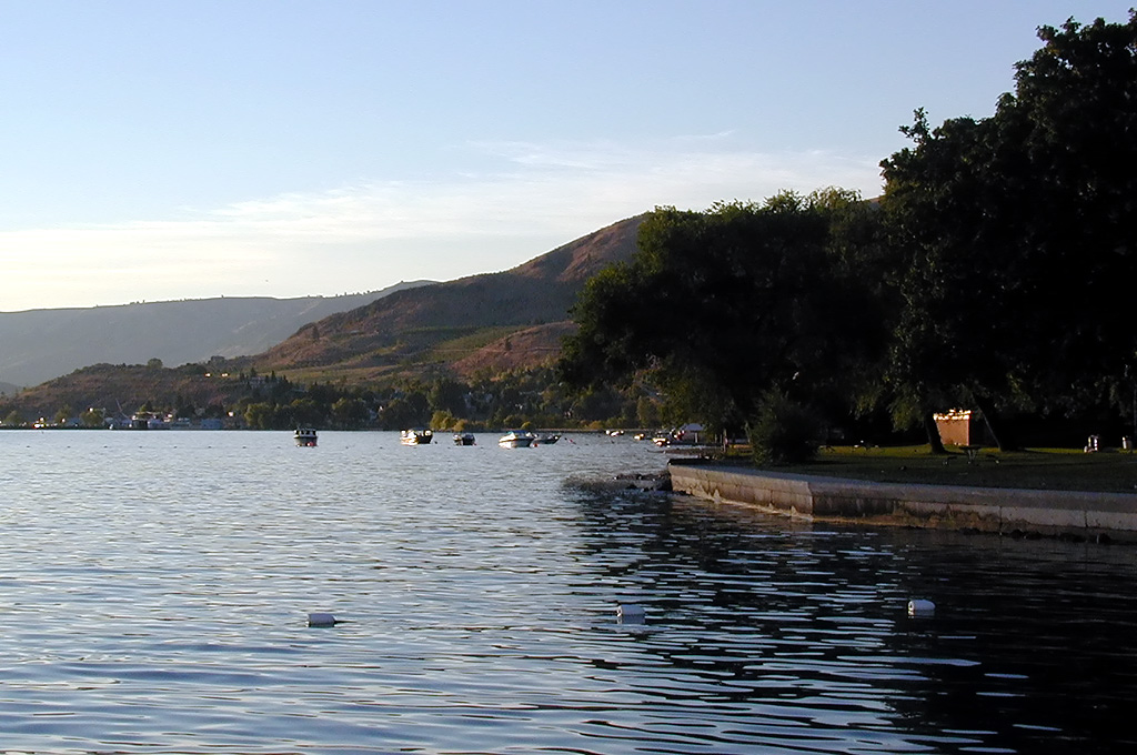 30-Jul-2000
Lake Chelan, WA
Lakeside Park as the sun rises