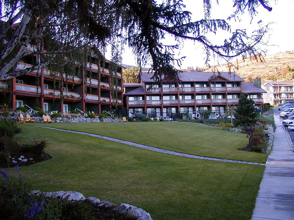 30-Jul-2000
Lake Chelan, WA
Best Western Lakeside at sunrise
