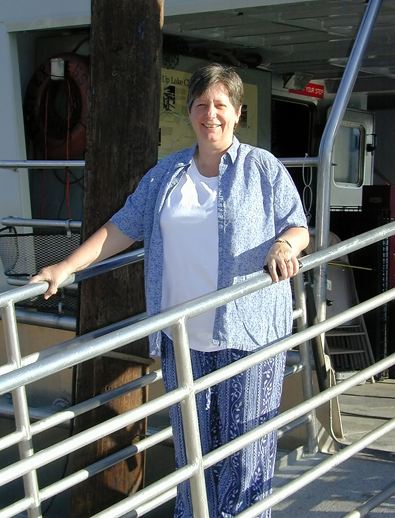 30-Jul-2000
Lake Chelan, WA
Sue on the gangplank of the Lady Express