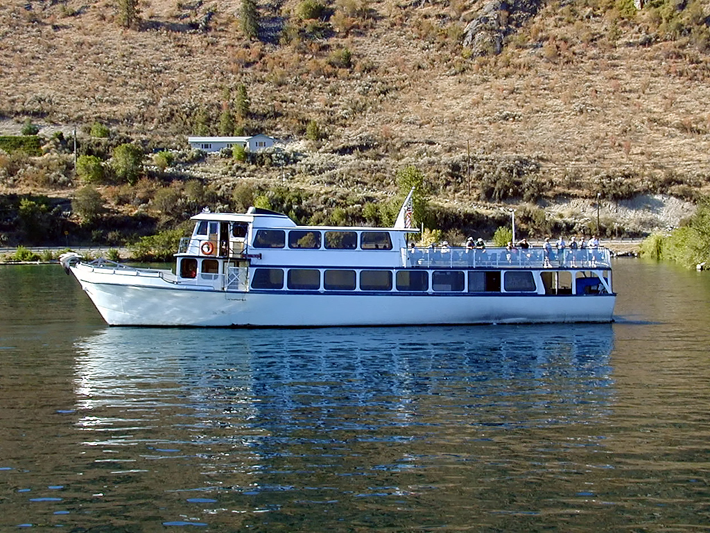 30-Jul-2000
Lake Chelan, WA
Lady of The Lake II just leaving Chelan