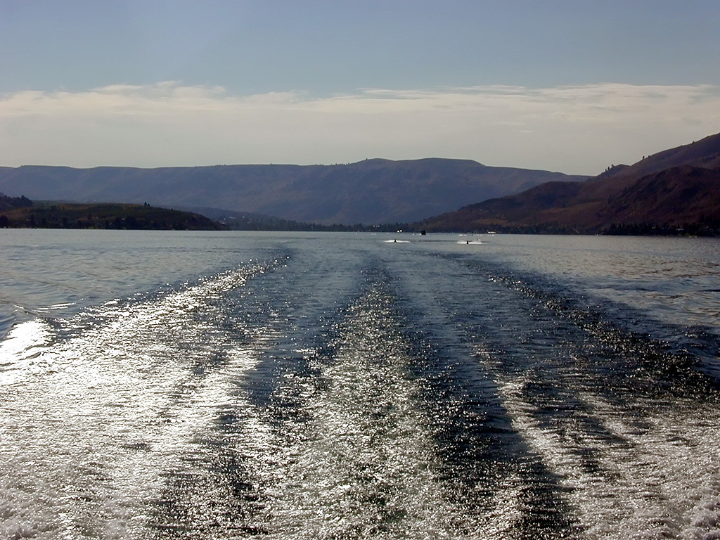30-Jul-2000
Lake Chelan, WA
Looking back towards the Chelan end of the lake