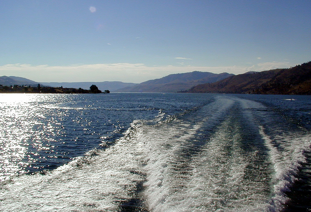 30-Jul-2000
Lake Chelan, WA
The Wake of the Boat just past Wapato Point