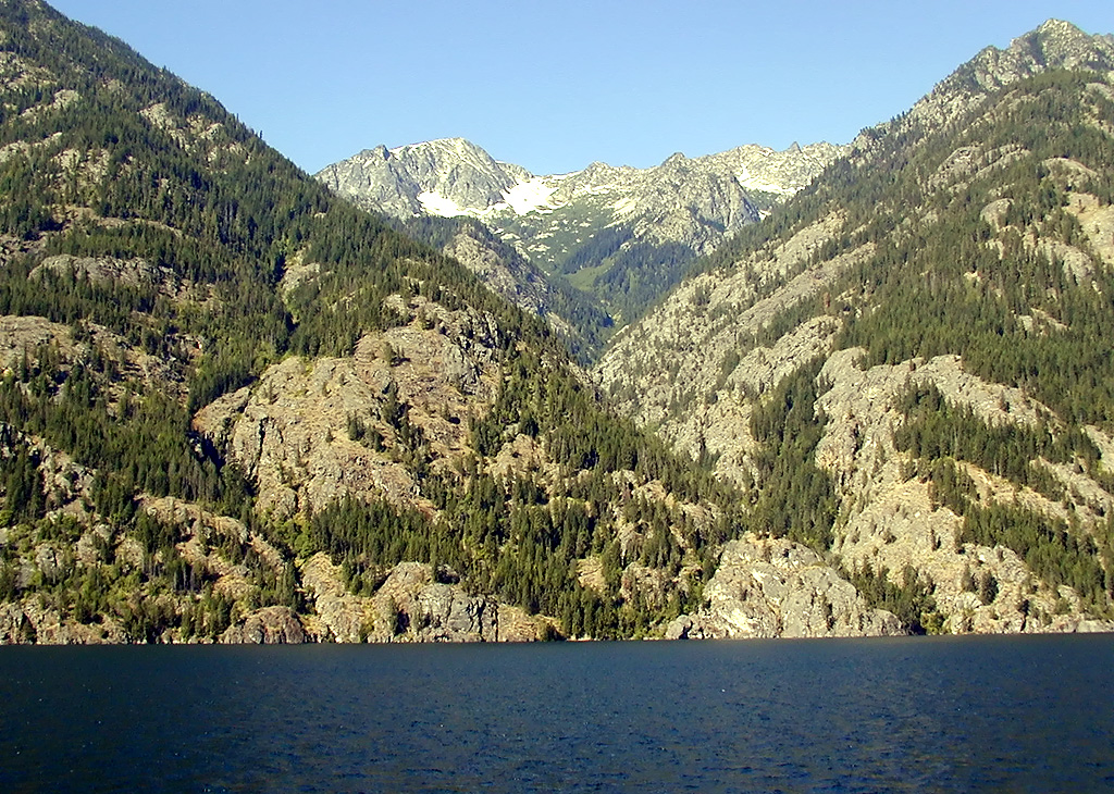30-Jul-2000
Lake Chelan, WA
The mountains on the South shore