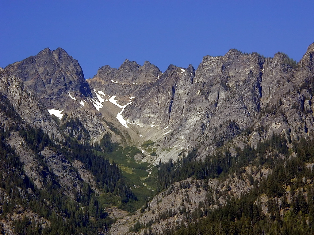 30-Jul-2000
Lake Chelan, WA
The mountains on the South shore