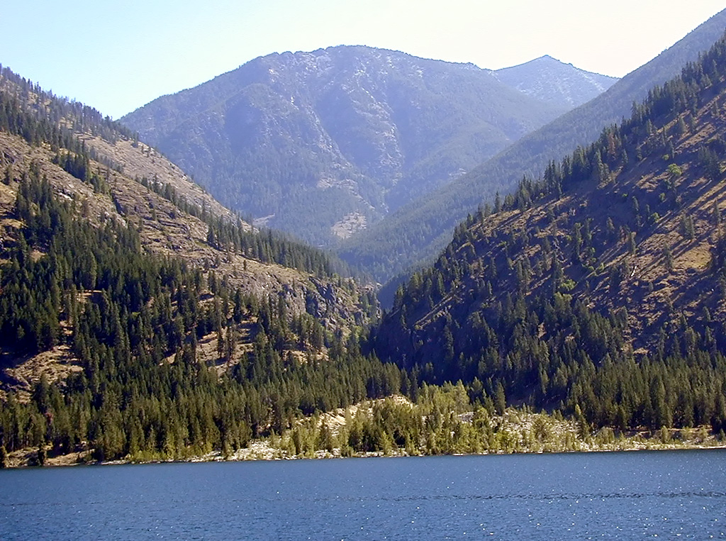 30-Jul-2000
Lake Chelan, WA
The mountains on the South shore