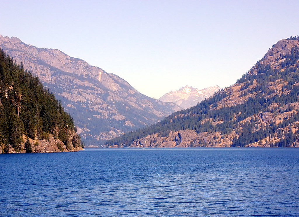 30-Jul-2000
Lake Chelan, WA
The mountains beyond Stehekin