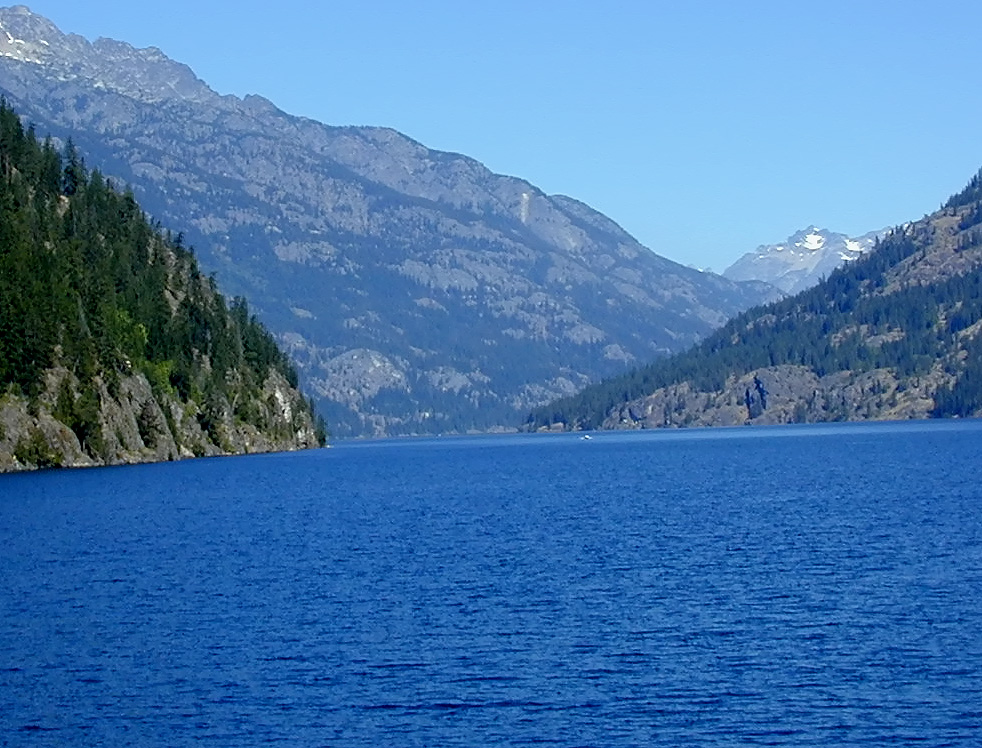 30-Jul-2000
Lake Chelan, WA
The lake looking towards the mountains beyond Stehekin