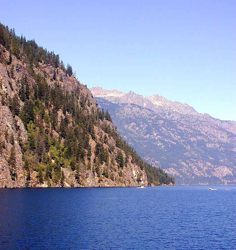30-Jul-2000
Lake Chelan, WA
The lake looking towards the mountains beyond Stehekin