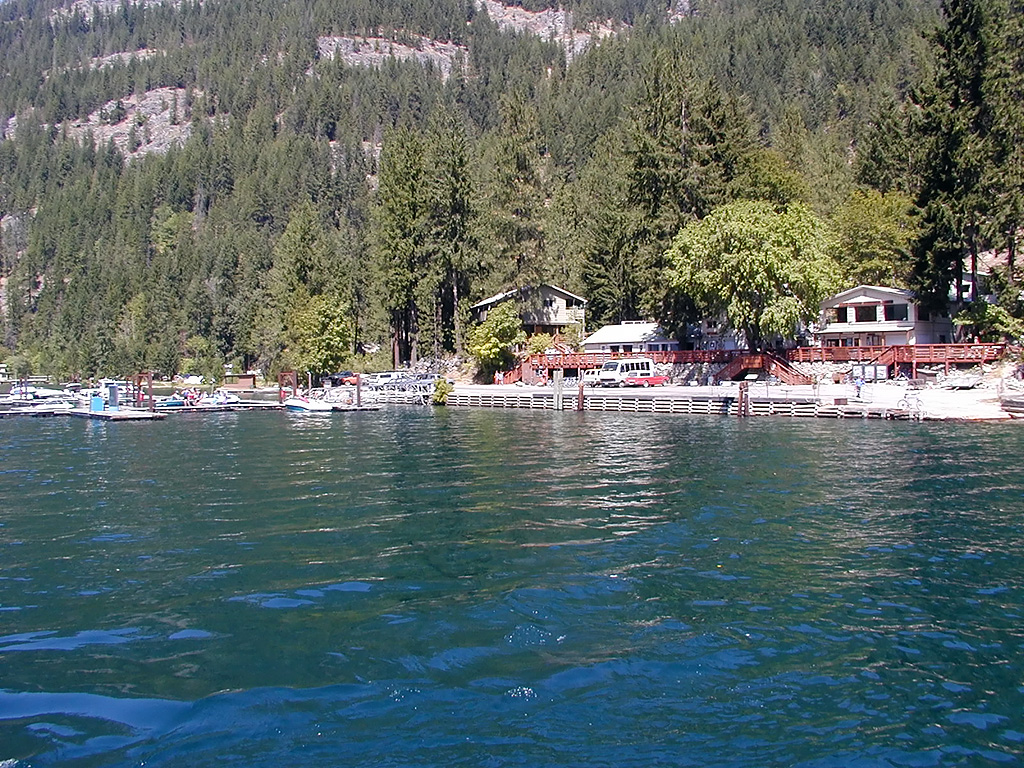 30-Jul-2000
Lake Chelan, WA
The waterfront at Stehekin