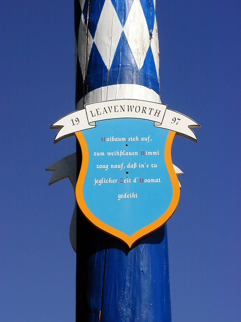 31-Jul-2000
Leavenworth, WA
Lent pole - detail