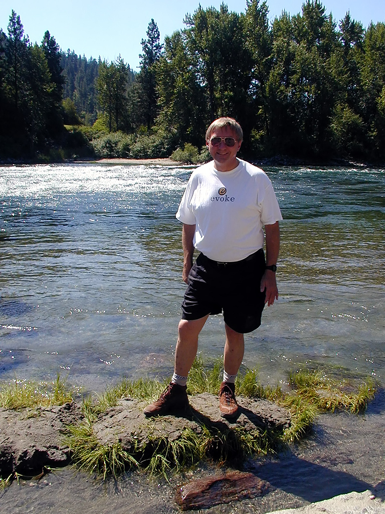 31-Jul-2000
Leavenworth, WA
Mike at the side of the Wenatchee River