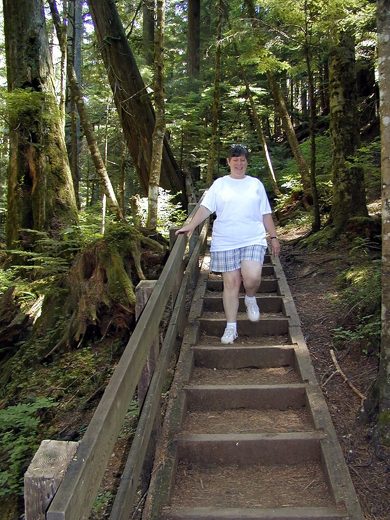 31-Jul-2000
Deception Falls, WA
Sue starting the walk around the falls