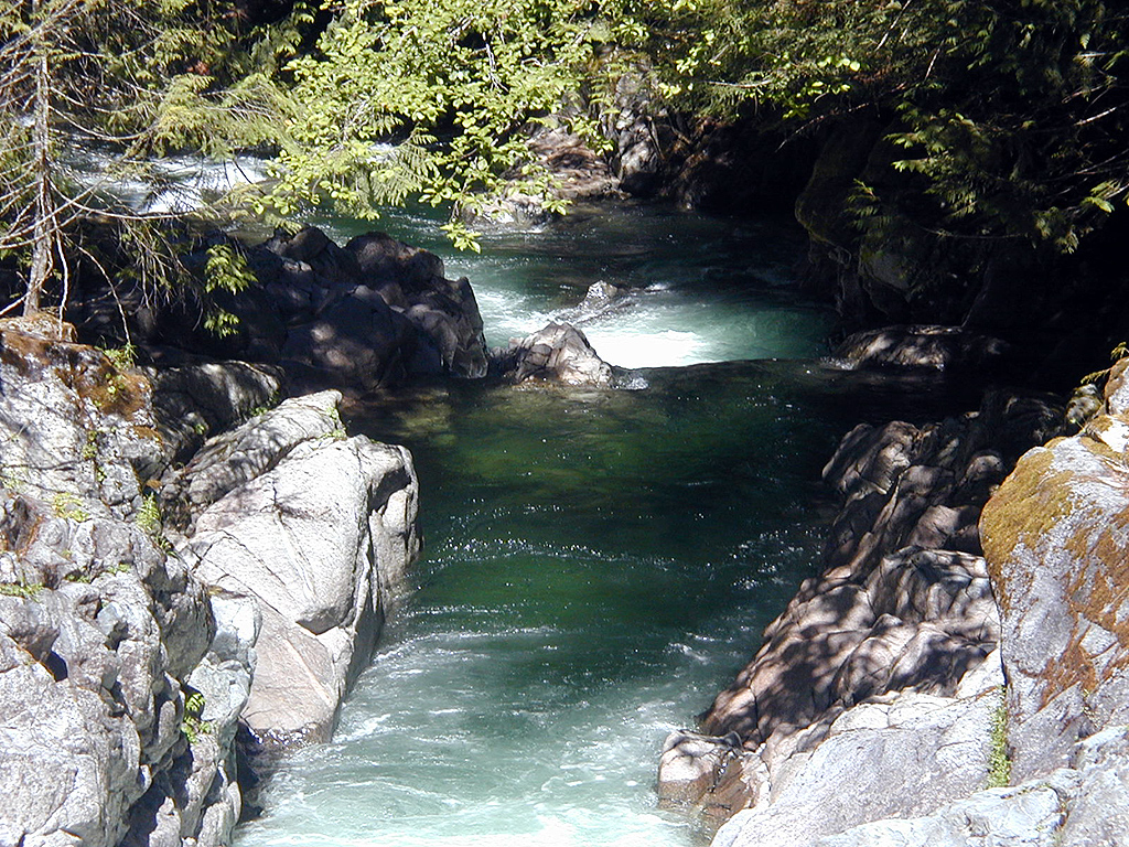 31-Jul-2000
Deception Falls, WA
Water funnelled through a narrow gap between rocks