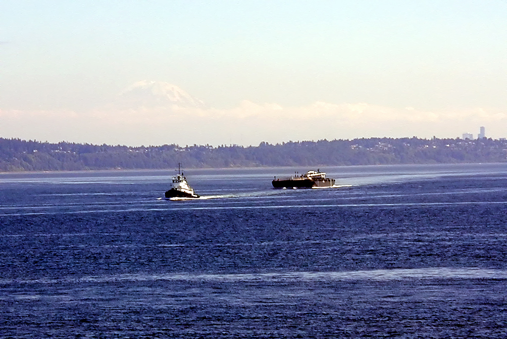 31-Jul-2000
Edmonds, WA
Pilot and barge with Mount Rainier in the distance