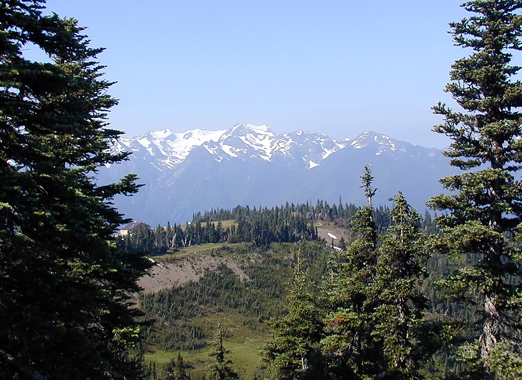01-Aug-2000
Olympic National Park, WA
Looking South from Sun-Up point towards Hurricane Ridge Lodge