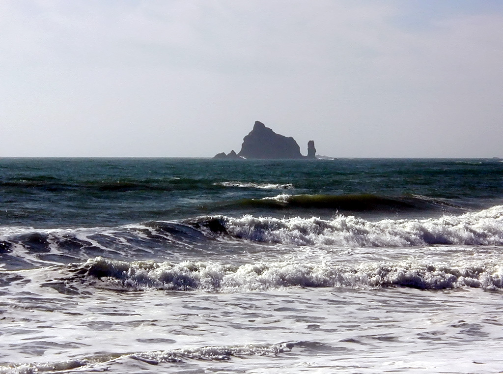 01-Aug-2000
Olympic National Park, WA
Rialto Beach - Off shore outcrop