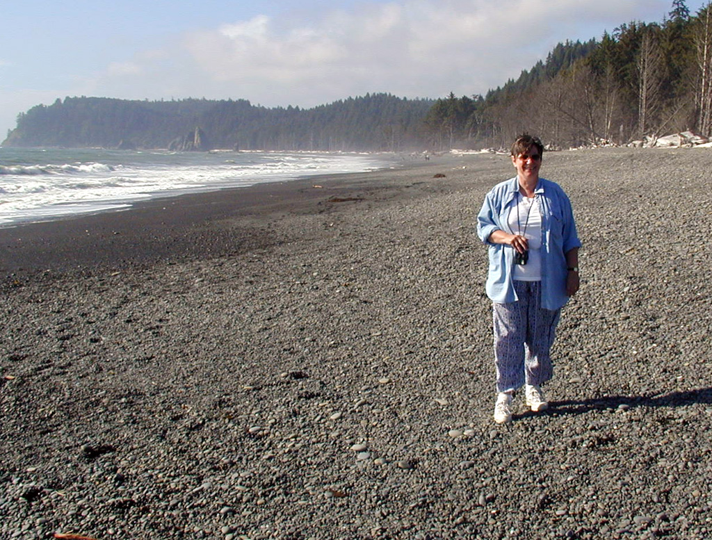 01-Aug-2000
Olympic National Park, WA
Rialto Beach - Sue on the beach